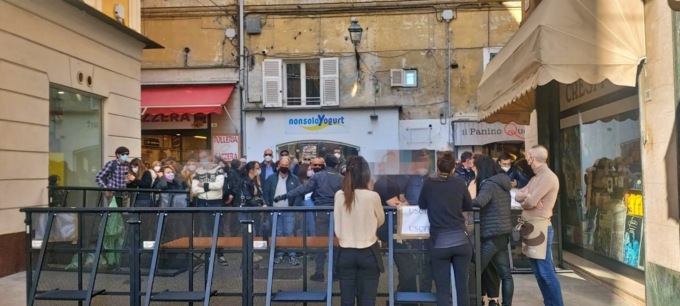 Chiusi i varchi di piazza Mameli di fronte all’Ariston, commercianti infuriati: “Perdiamo i clienti”