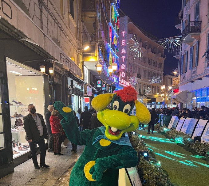 Prezzemolo, mascotte di Gardaland, è arrivato a Sanremo con la Dixie Band