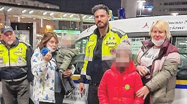 Due fratellini ucraini, la mamma e la nonna cercano casa, chi può aiutarli?