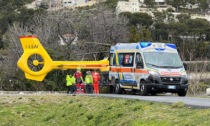 Cade in bicicletta: grave un donna di 54 anni a Ventimiglia, allertato l'elisoccorso