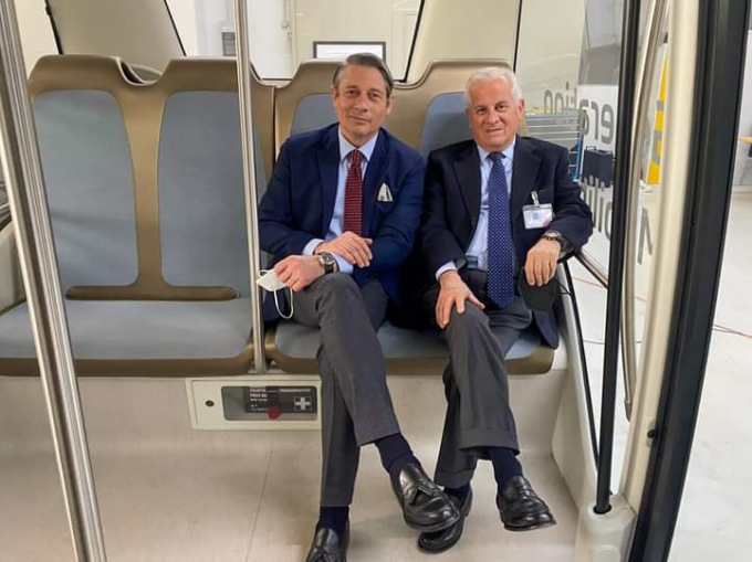Sindaco in visita alla fabbrica di bus elettrici