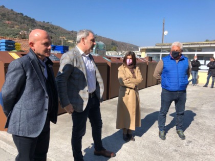 Nuova raccolta differenziata con isole ecologiche smart