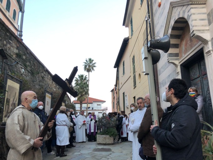 Processione per la  pace a Imperia