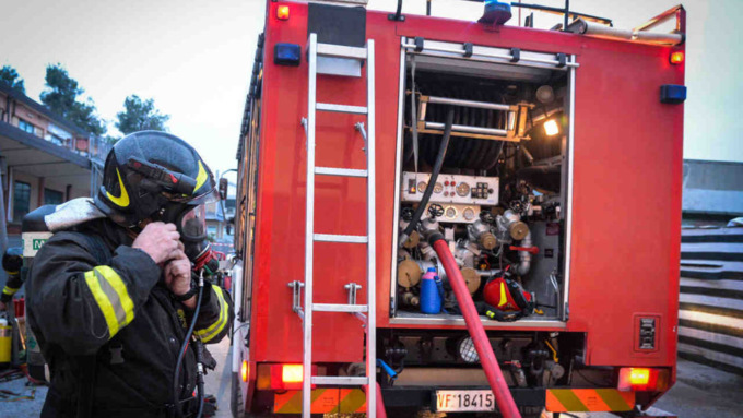 Brucia discarica, Arpal e pompieri a contenere le fiamme