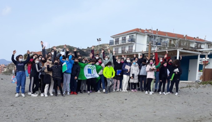 Bimbi di Riva Ligure a “scuola di mare” per la Bandiera Verde