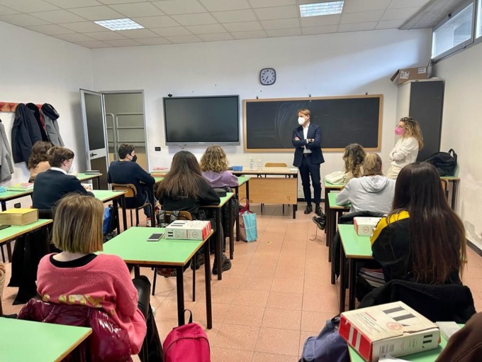 Marco Scajola incontra gli studenti del “suo” Liceo