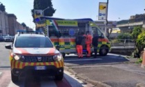 Carabiniere investito durante la fuga di due auto rubate, i malviventi dileguati a piedi