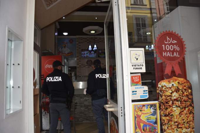 Sospesa per la terza volta l’attività di un noto Kebab