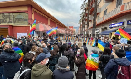 Ventimiglia: 300 persone in piazza per la pace in Ucraina