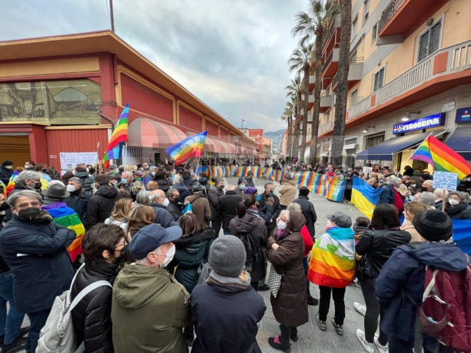 Ventimiglia: 300 persone in piazza per la pace in Ucraina