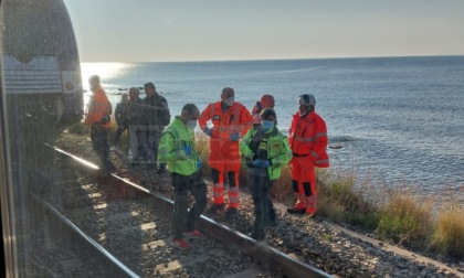 Morto carbonizzato il migrante trovato sul tetto di un treno per la Francia