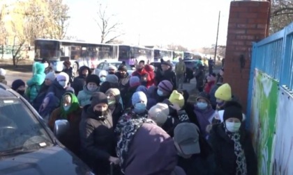 Gli hub vaccinali si trasformano in  luoghi di accoglienza per i profughi ucraini