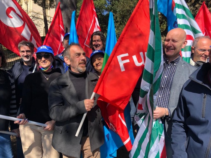 Protesta dei sindacati contro le criticità del settore pubblico e della sanità