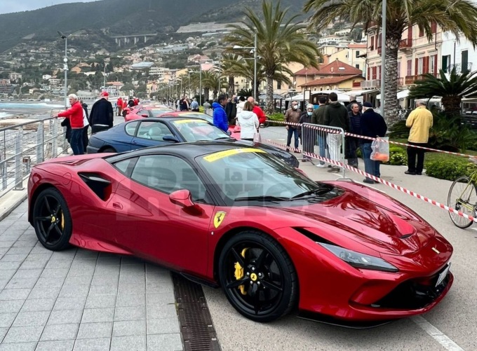 Rombano i motori a Sanremo e Ospedaletti per il 3° raduno nazionale di Ferrari
