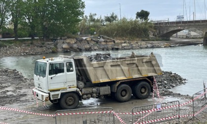 Dissotterrata bomba di aereo del peso di oltre 450 kg nel torrente Argentina