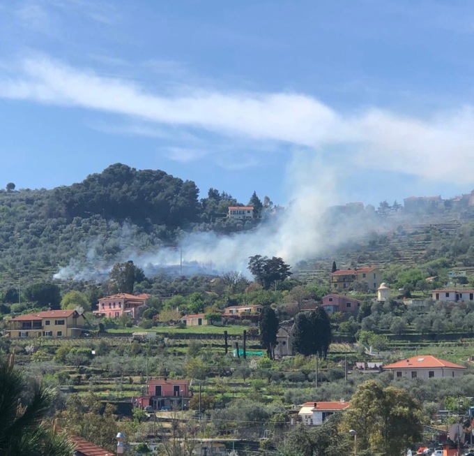 Incendio in località Perrine Vigili del Fuoco sul posto