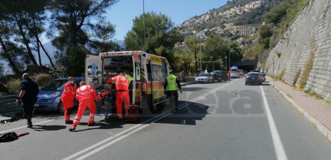 Drammatico schianto in moto a Ventimiglia: intubato un 30enne