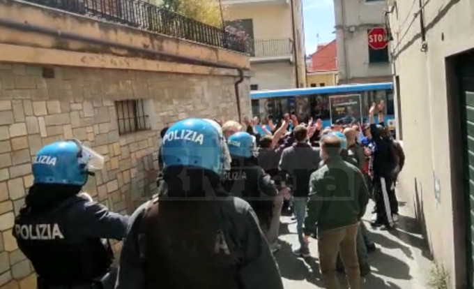 Derby: ultrà Sanremese scendono dall’autobus e parte il coro “Imperiese razza inferiore”