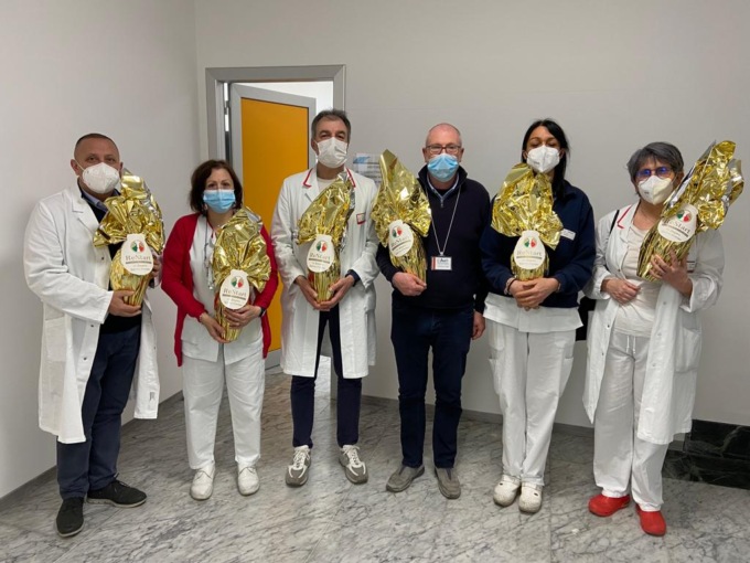 Cento uova di pasqua al Borea, la prima donazione di ReStart