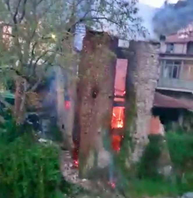 Brucia un’abitazione in val Nervia, danni ingenti. Video