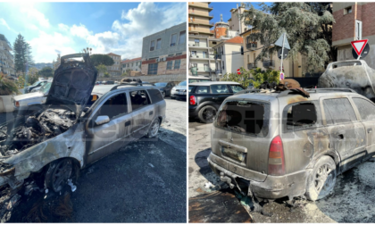 Brucia un'auto nel parcheggio di via Nazario Sauro ad Arma di Taggia