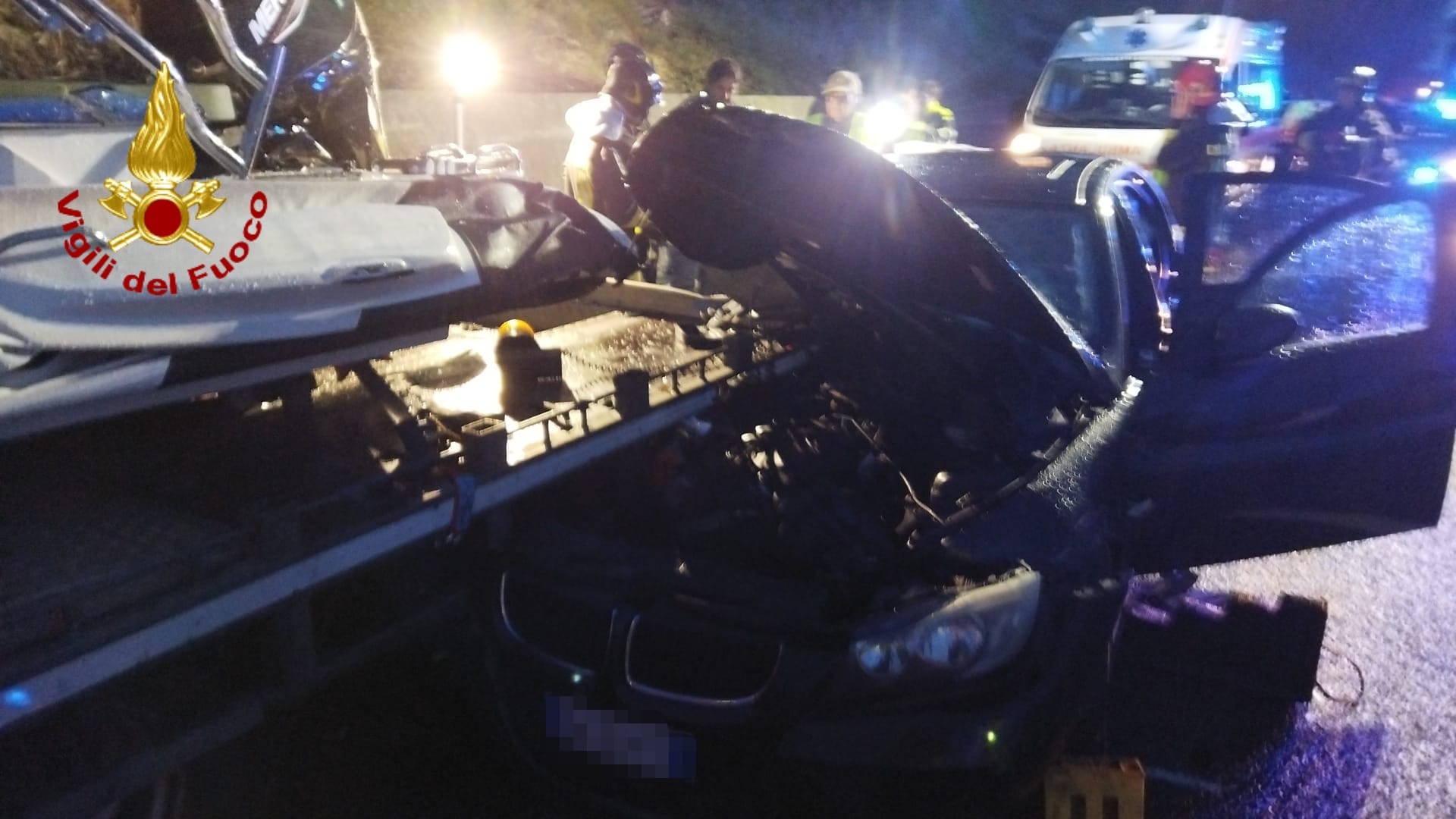 incidente a10 autofiori auto contro camion autostrada vigili del fuoco_03