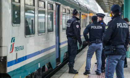 Compie atti osceni sul treno, 50enne denunciato dalla Polizia