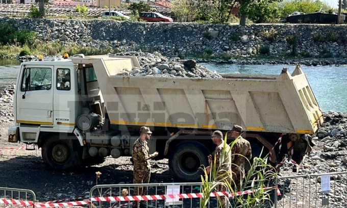 In corso il sopralluogo sulla bomba di aereo scoperta nel torrente Argentina