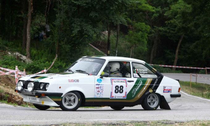 Infarto al volante: pilota di rally riesce ad accostare e salva la figlia navigatrice prima di morire