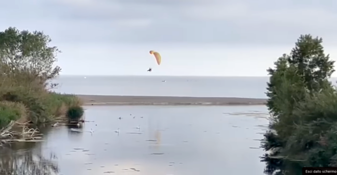 Parapendio nell’oasi del Nervia, malgrado il divieto di sorvolo: scoppia il caso