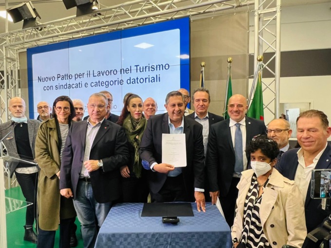 Turismo: siglato il patto tra sindacati e categorie