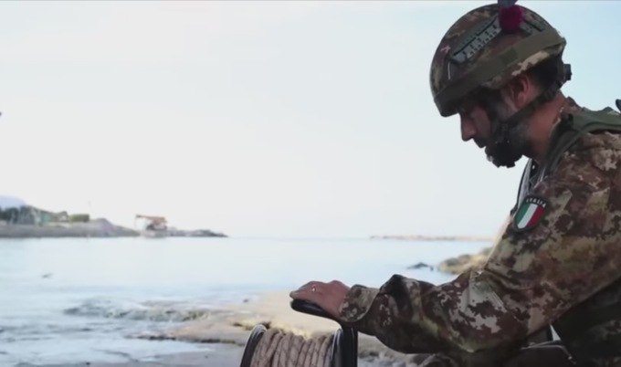 Il video degli artificieri che disinnescano la bomba