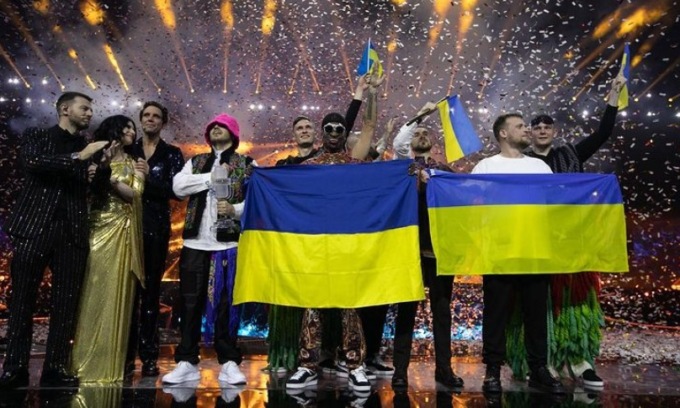 Eurovision, vince l’Ucraina con la Kalush Orchestra. Zelensky: “Nel 2023 a Mariupol”