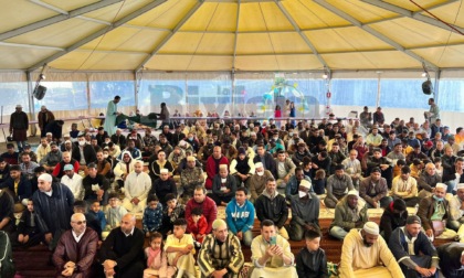La comunità islamica riempie il Palatenda di Bigauda: oltre 400 per la festa di fine Ramadan