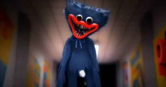 Il pupazzo Huggy Wuggy nel mirino della Polizia Postale