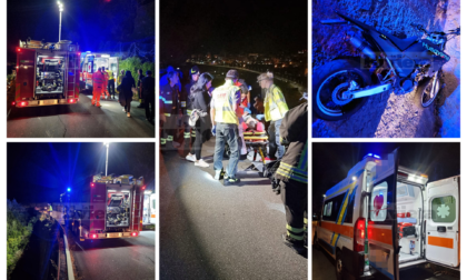 Contro il guard rail con la moto: 21enne precipita nella scarpata. Foto e video