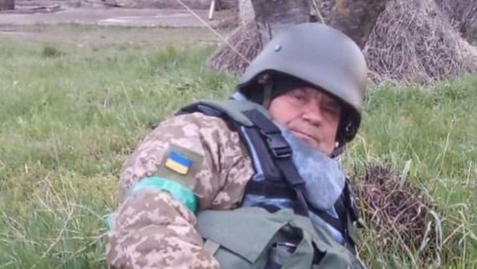 La youtuber  Ameli dedica una canzone al nonno morto combattendo per l’Ucraina. Testo e video
