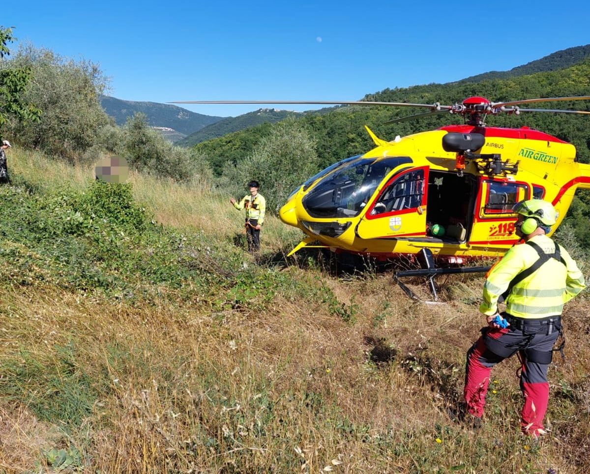 Cade in bici, in elicottero al Santa Corona - Prima la Riviera