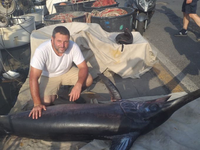 Pescatore sanremese prende un gigante da 130 Kg