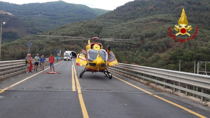 Frontale tra auto, due feriti gravi