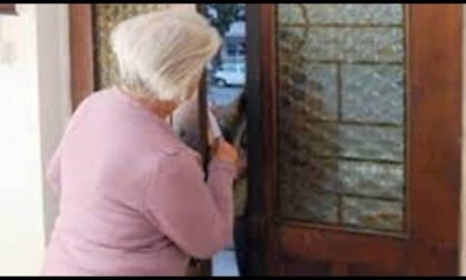 Attenzione a chi aprite alla porta finto operaio Amaie tenta truffa agli anziani