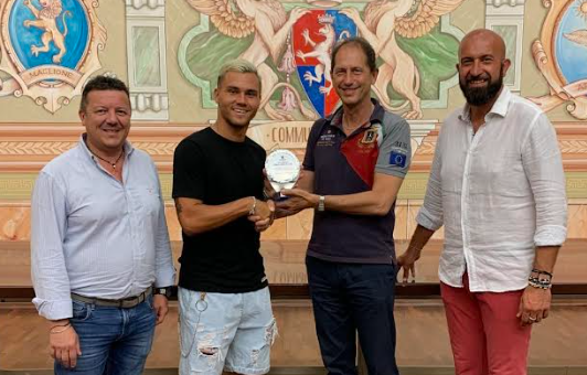 Amministrazione premia il dianese calciatore di Serie A