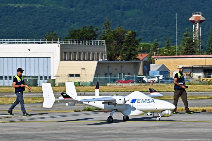 Drone militare per studiare delfini e balene