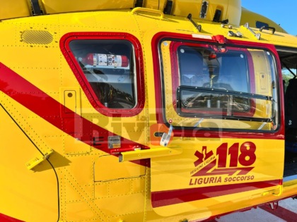 Automobilista precipita sotto strada per una decina di metri, soccorsi mobilitati