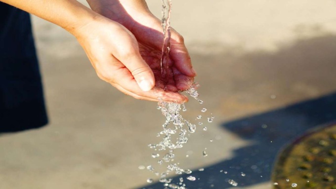 Emergenza siccità: vietato innaffiare, lavare l’auto e riempire piscine