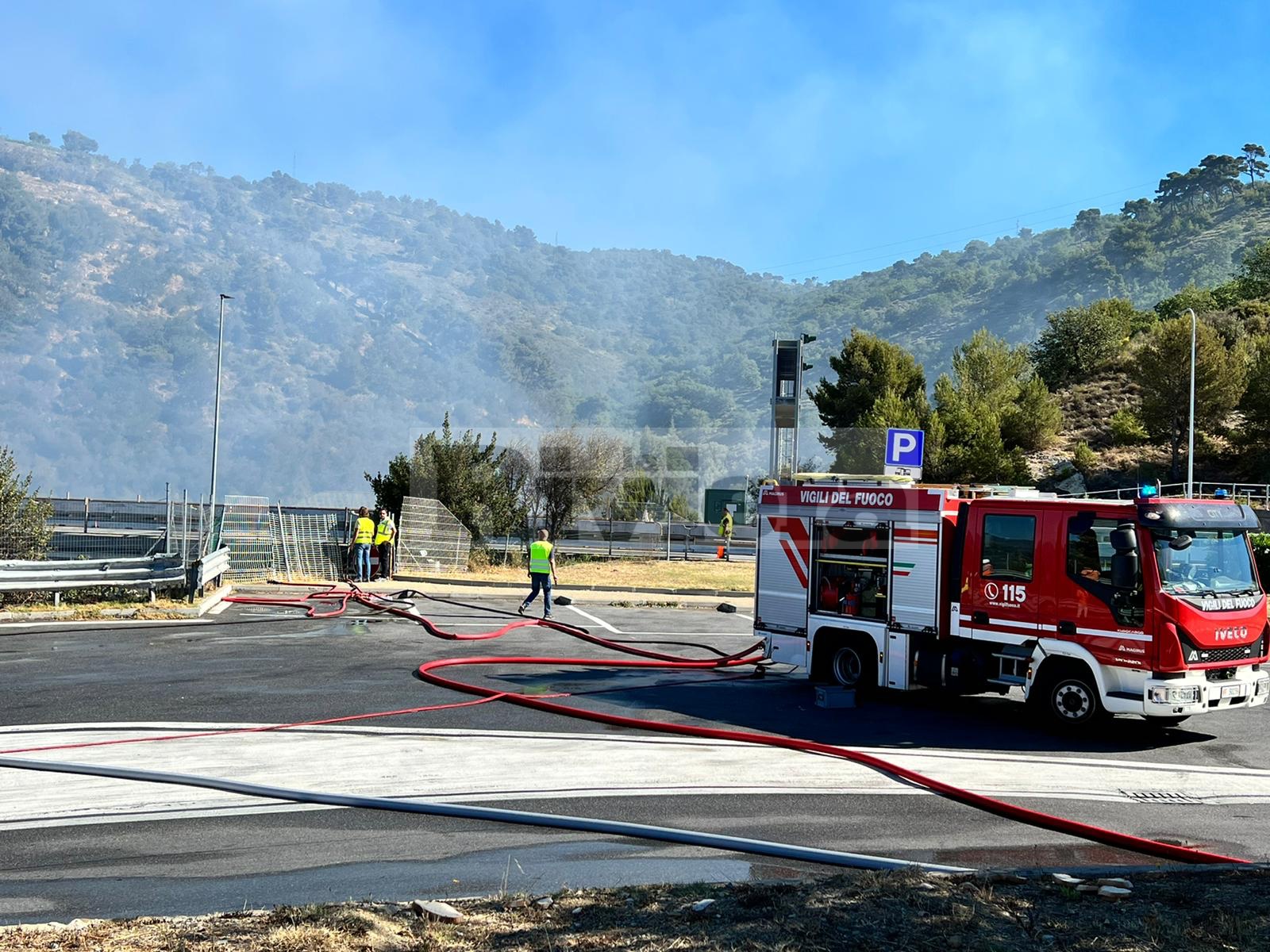 incendio a10 autofiori autostrada conioli area di servizio_02