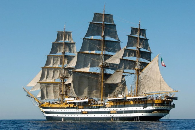 Tutti sul Vespucci! Da domani sarà visitabile in rada a Imperia