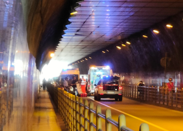Incidente galleria francia