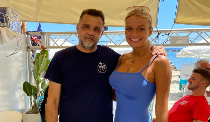 Mercedesz, figlia di Eva Henger immortalata in spiaggia a Sanremo
