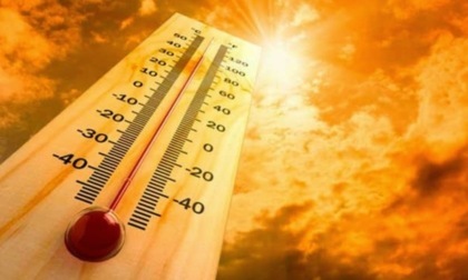 Come difendersi dal caldo, 10 consigli per rimanere idratati